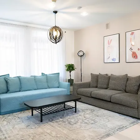 Old Town Apartment *